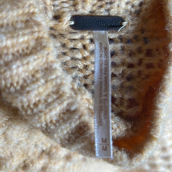 Women’s Free People Sweater- Medium - Picture 3 of 3